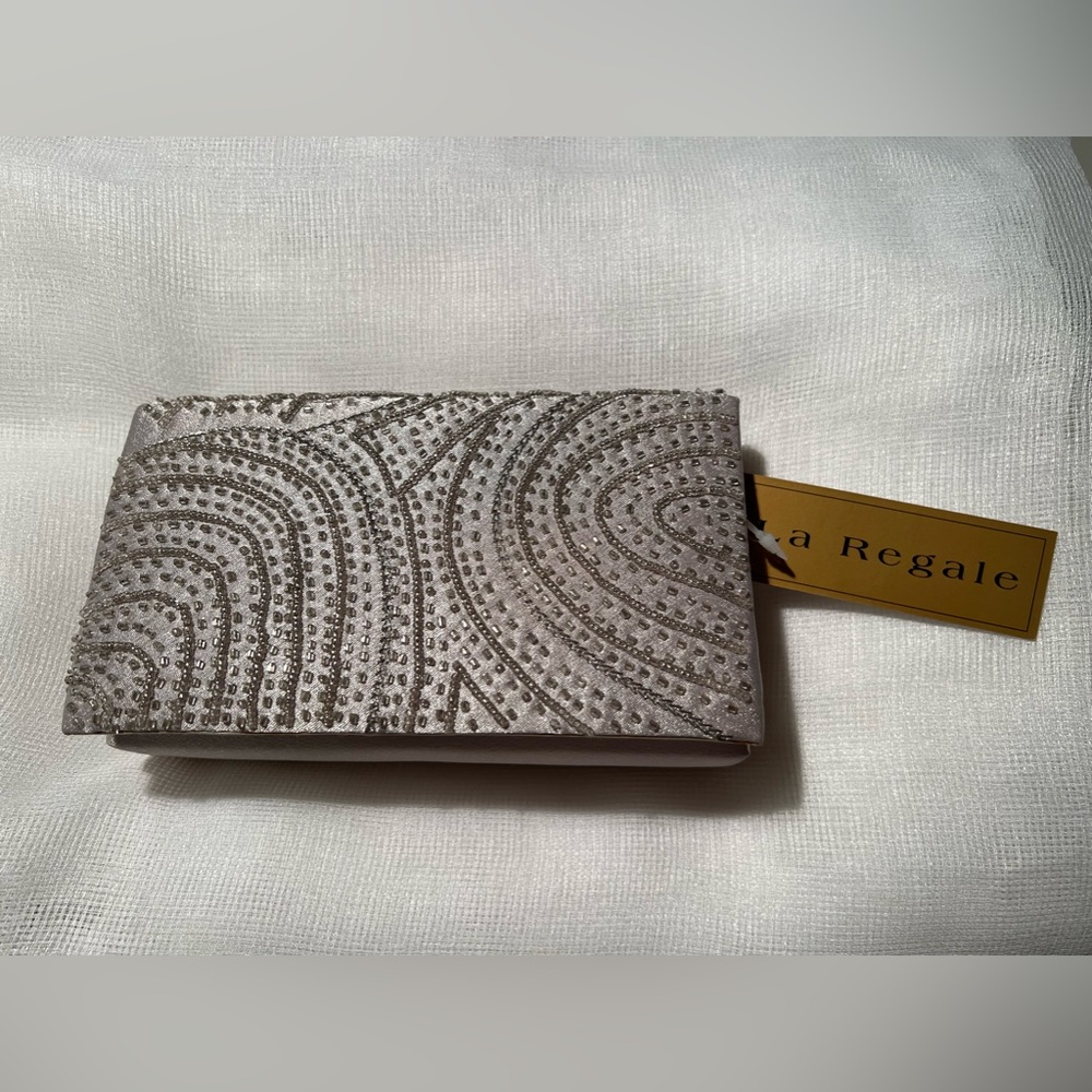 Silver beaded evening purse.